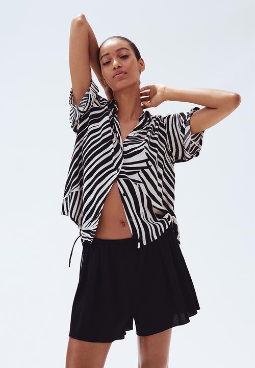 H&M - Crinkled viscose shirt - black patterned