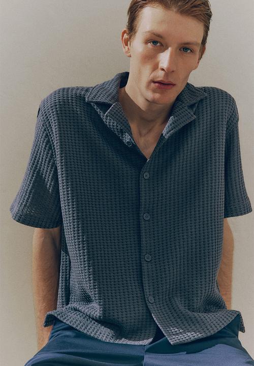 H&M - Loose fit waffled resort shirt - dark blue 
