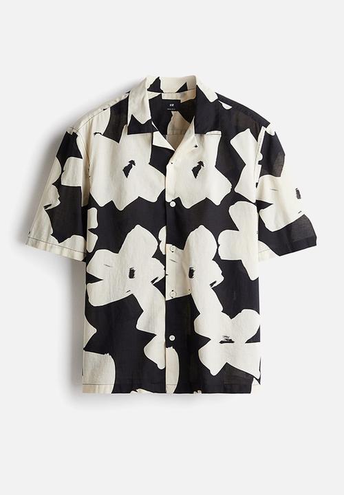 H&M - Regular fit cotton resort shirt - black patterned 