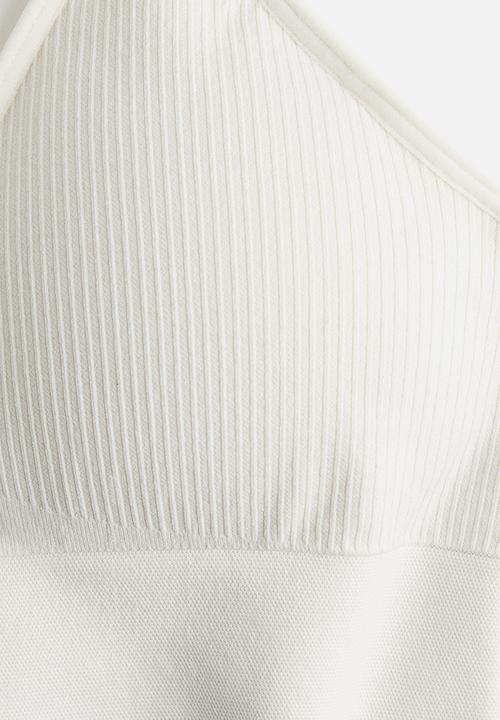 H&M - Seamless medium support sports bra with drymove™ - white