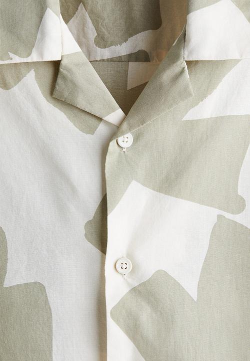 H&M - Regular fit cotton resort shirt - beige patterned 