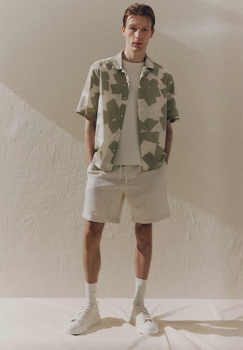 H&M - Regular fit cotton resort shirt - beige patterned 