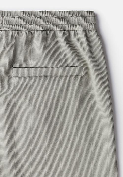 H&M - Relaxed fit shorts - sage green