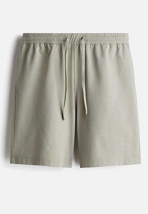 H&M - Relaxed fit shorts - sage green