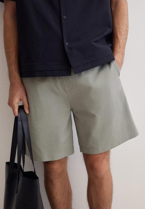 H&M - Relaxed fit shorts - sage green