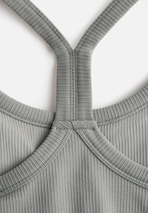 H&M - Seamless medium support sports bra with drymove™ - beige