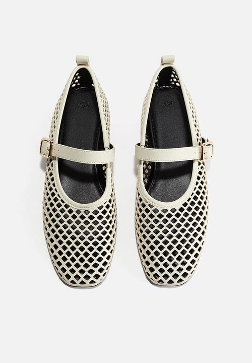 H&M - Perforated mary jane ballet pumps - light beige 