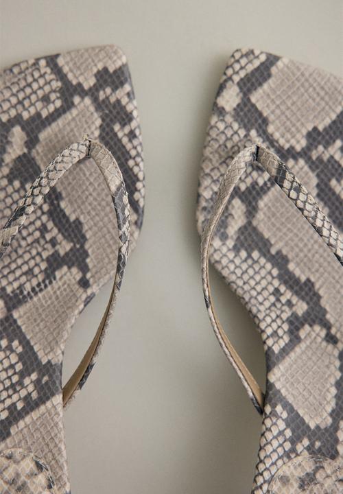 H&M - Kitten-heeled sandals - light beige snakeskin pattern