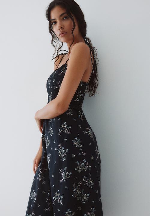 H&M - Tie-strap smocked dress - black floral