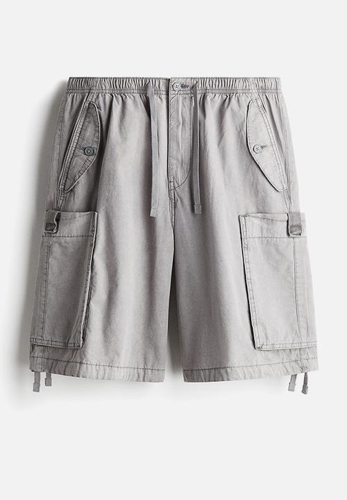H&M - Loose fit cargo shorts - grey