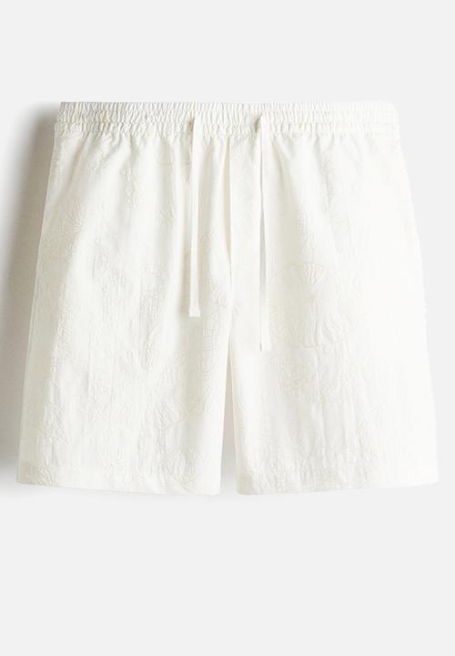 H&M - Relaxed fit embroidered shorts - cream/seashells 