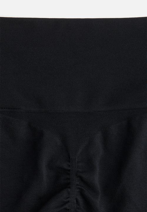 H&M - Seamless invisible scrunch hotpants with drymove™ - black