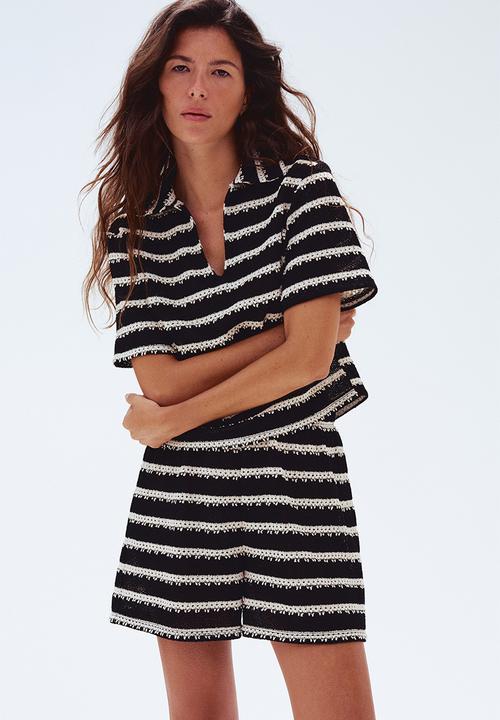 H&M - Collared knitted top - black striped