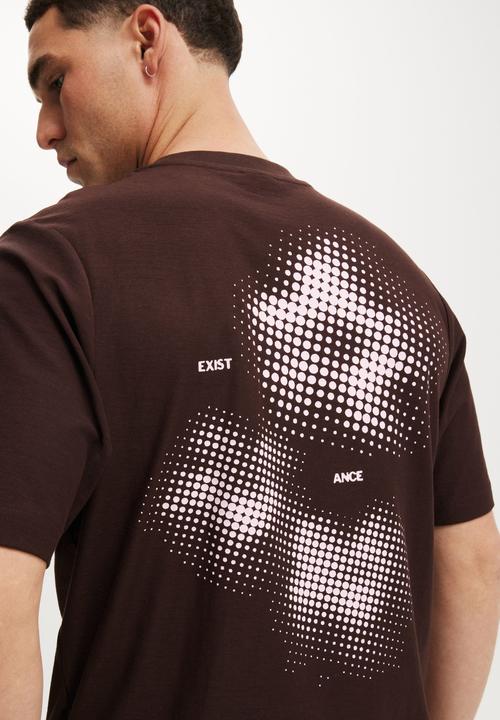 Cotton On - Cropped Fit Graphic T-Shirt - Dark Oak/Existance