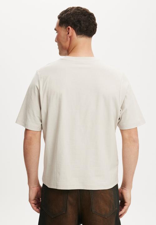 Cotton On - Cropped Fit Graphic T-Shirt - Sand Dune/Dreams