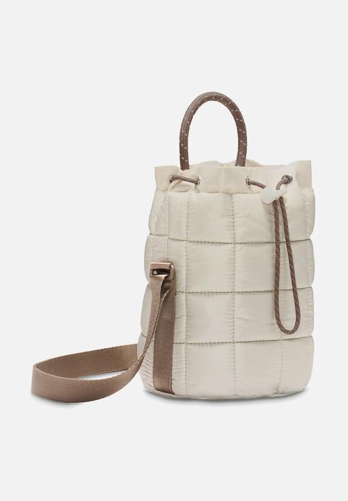 Nike - Nk Nsw Puffle Tiny Tote  - Light Bone/Mink Brown/Sail