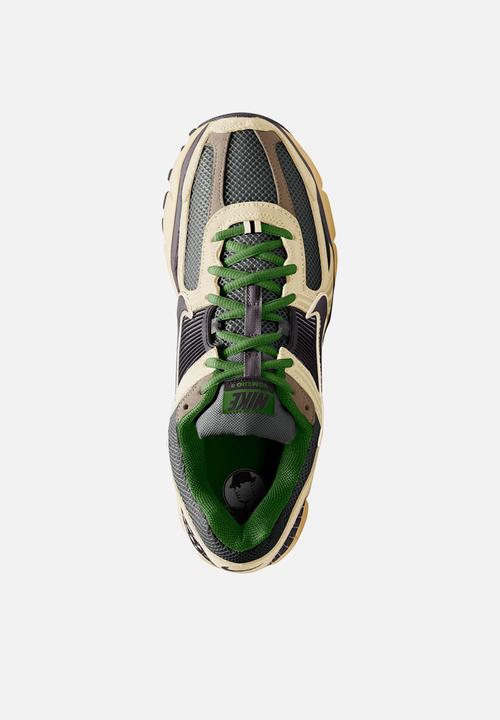Nike - Zoom Vomero 5