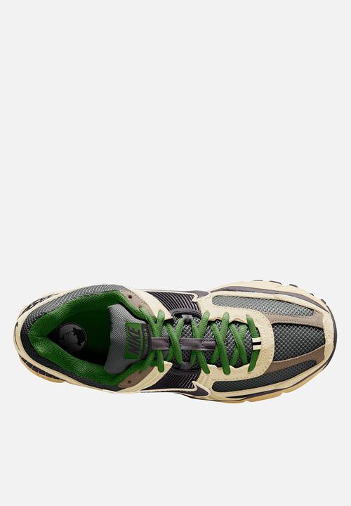 Nike - Zoom Vomero 5