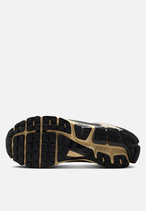 Nike - Zoom Vomero 5