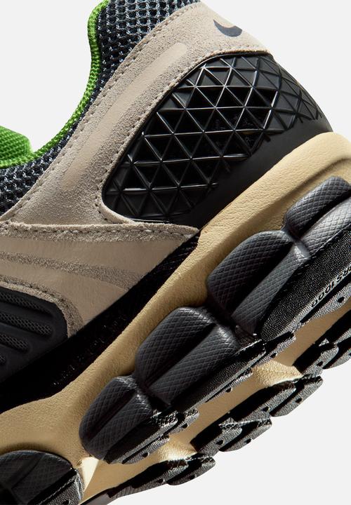 Nike - Zoom Vomero 5