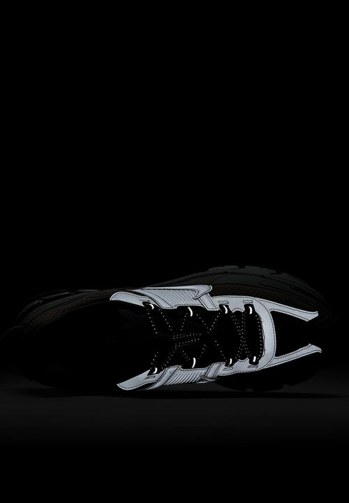 Nike - Zoom Vomero Roam