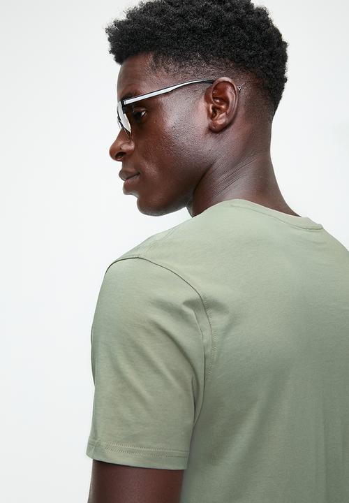 GUESS - Ss Cn Guess Box Logo Tee - Mossy Green
