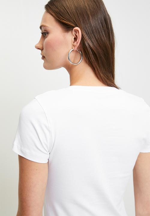 GUESS - Cn Ss Embro Script Logo Tee - Pure White