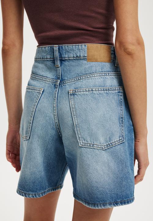Cotton On - Relaxed Denim Short - Y2K Tint Blue