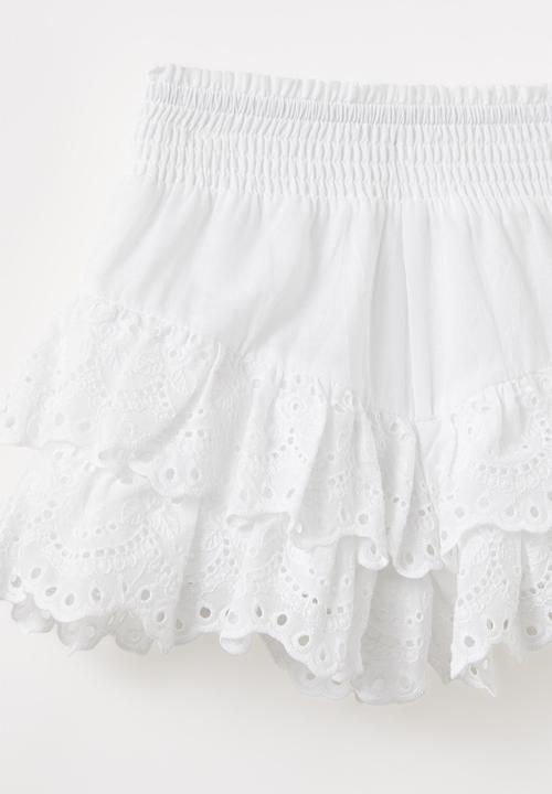 Cotton On - Belle woven frill short - white