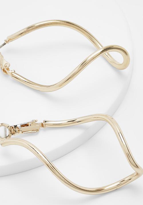 boohoo - Wavy shaped earring hoop earrings - gold