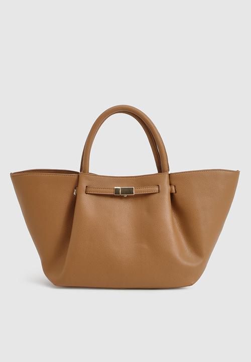 boohoo - Clasp detail textured pu tote bag - tan