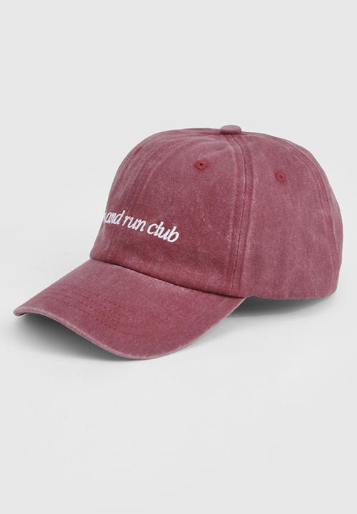 boohoo - This and run club washed cap - cherry
