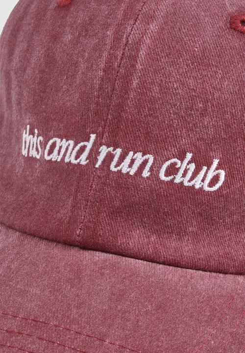boohoo - This and run club washed cap - cherry