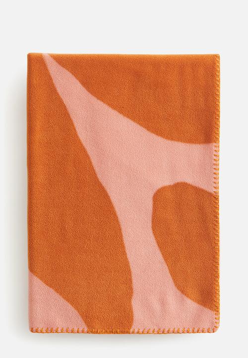 Patterned fleece blanket - pink/patterned