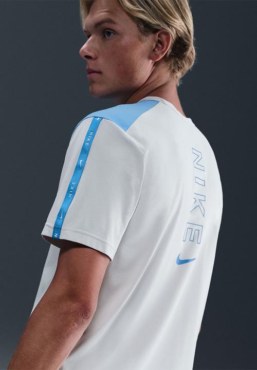 Nike - NSW City Tee - Ptndst/Unvblu