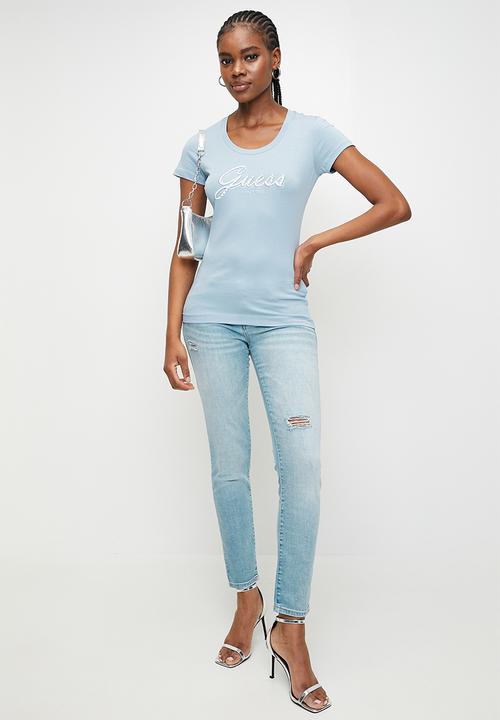GUESS - Cn Ss Embro Script Logo Tee - Nimbus Blue