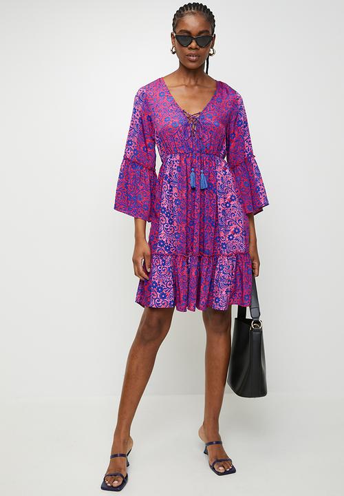 Stella Morgan - V-Neck Tie Cross Neck Tiered Midi Dress Flutter Sleeve - Pink