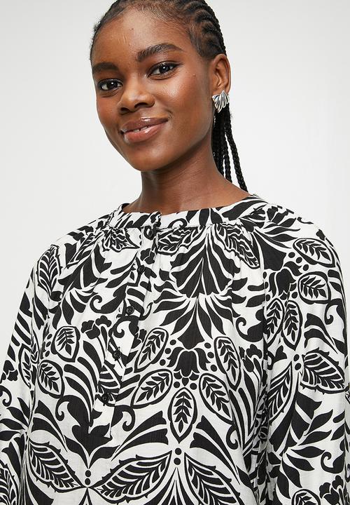 Izabel London - L/S Easy Wearing Wider Neck Blouse With Elastic On Sleeve Hem - Multi Black