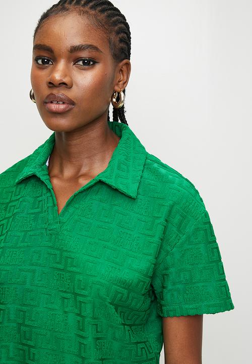 Steve Madden - Ladies tessa embossed logo top with collar - emerald green