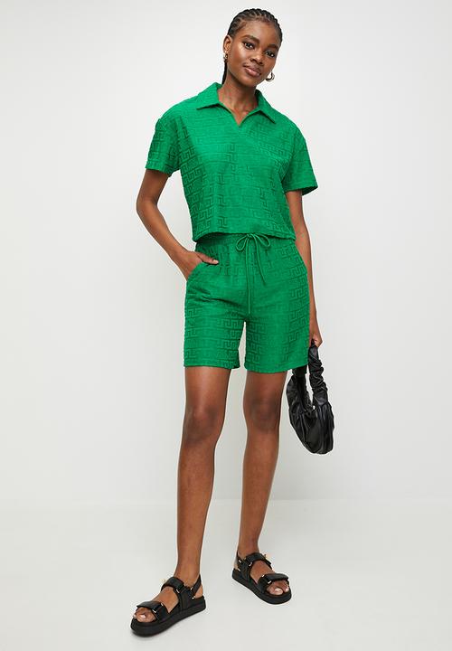 Steve Madden - Ladies tessa embossed logo top with collar - emerald green