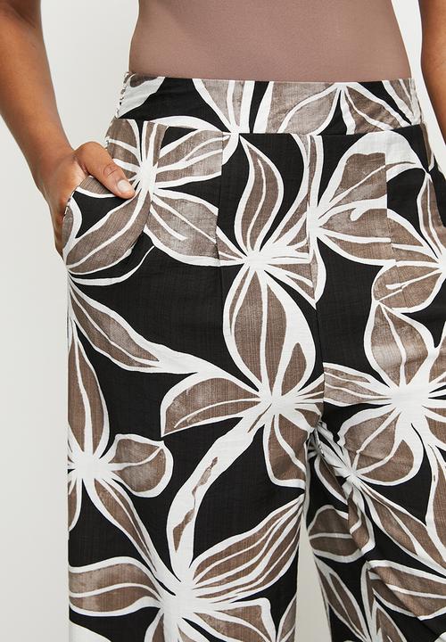 Izabel London - Wide Leg Pallazzo Pant With Large Floral Print - Multi Black