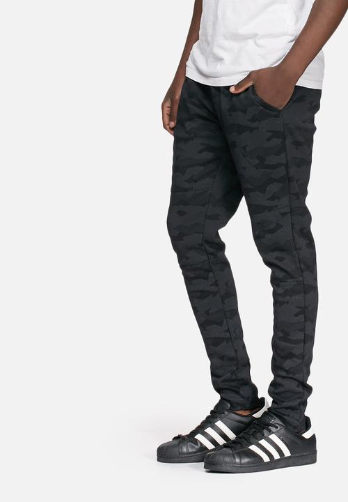 Jack & Jones - Camo tight joggers