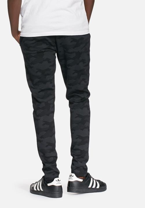 Jack & Jones - Camo tight joggers