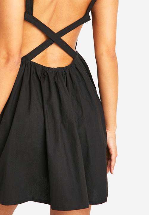 boohoo - Cotton poplin cross back smock dress -  black