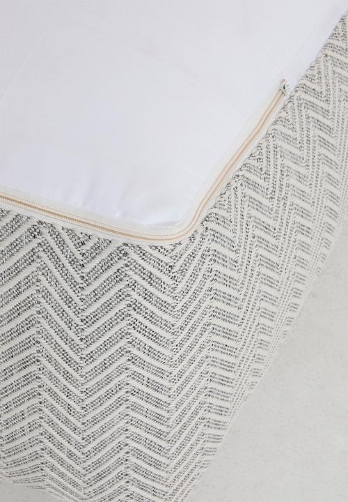 Sixth Floor - Poly pouf - Grey