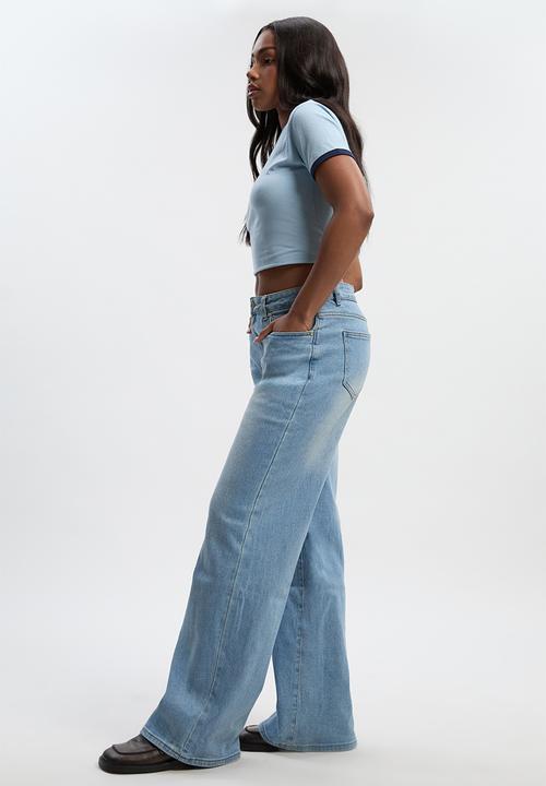 boohoo - Boohoo basics straight leg jeans in light blue - light blue