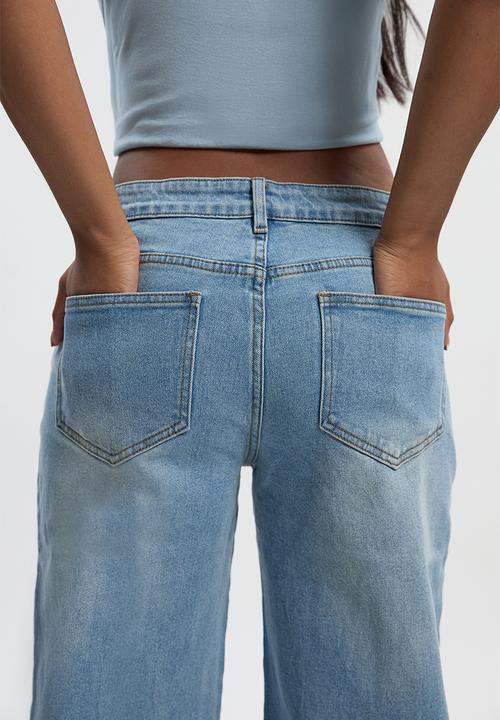 boohoo - Boohoo basics straight leg jeans in light blue - light blue