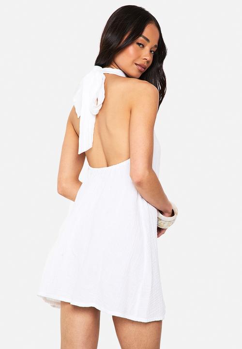 boohoo - Cheesecloth halterneck mini dress - white
