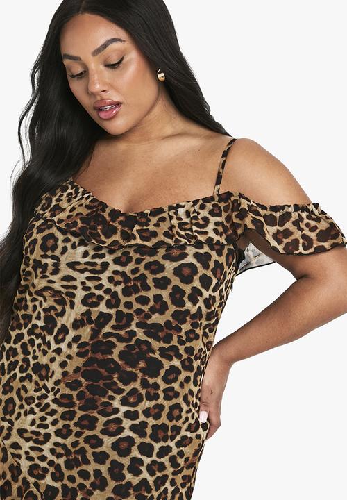 boohoo - Plus Chiffon Printed Ruffle Cold Shoulder Slip Dress -  Leopard
