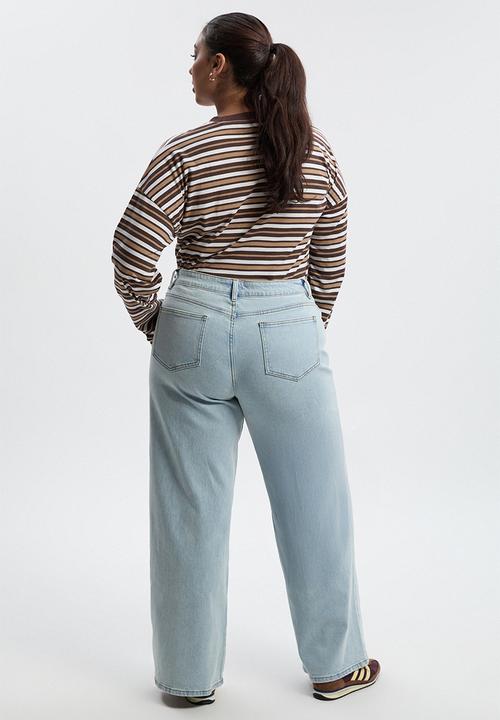boohoo - The Plus Wide Leg Jean - Bleach Wash